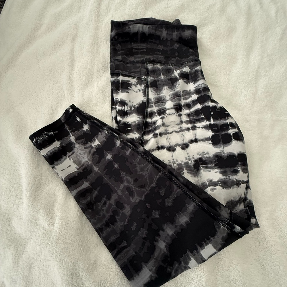 Old Navy Navy and White Tie-Dye Leggings